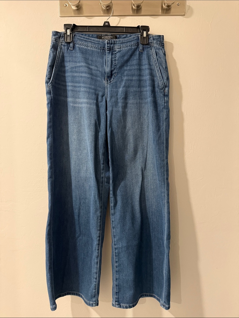 Silver Jeans Men's Light Blue Relaxed Straight Leg Jeans 6